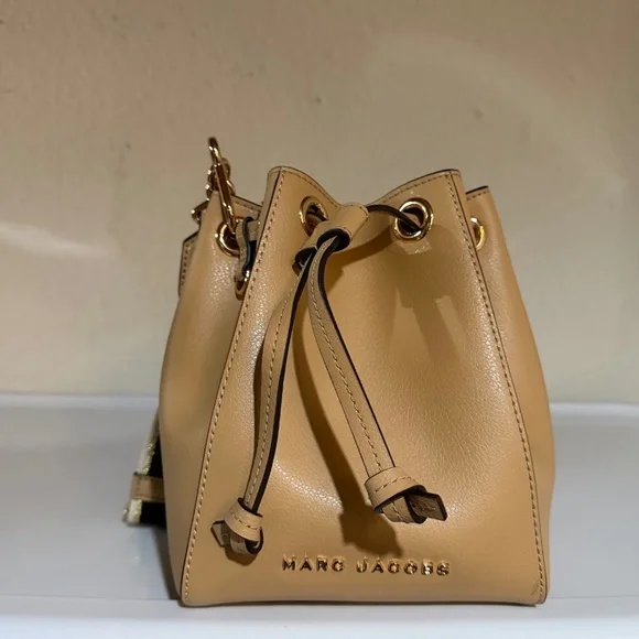 Marc Jacobs The Bucket Bag Small Tan Leather Crossbody Bag NWT $450 - Picture 12 of 12